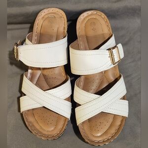 Women's Patrizia Shara size 10 Wedge Sandals, white with gold buckle